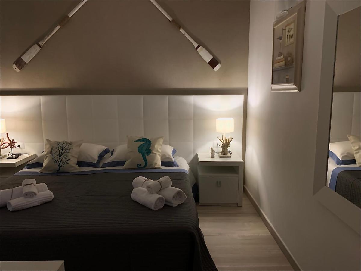 Aquarama Rooms & Apartments Torre Squillace Kültér fotó