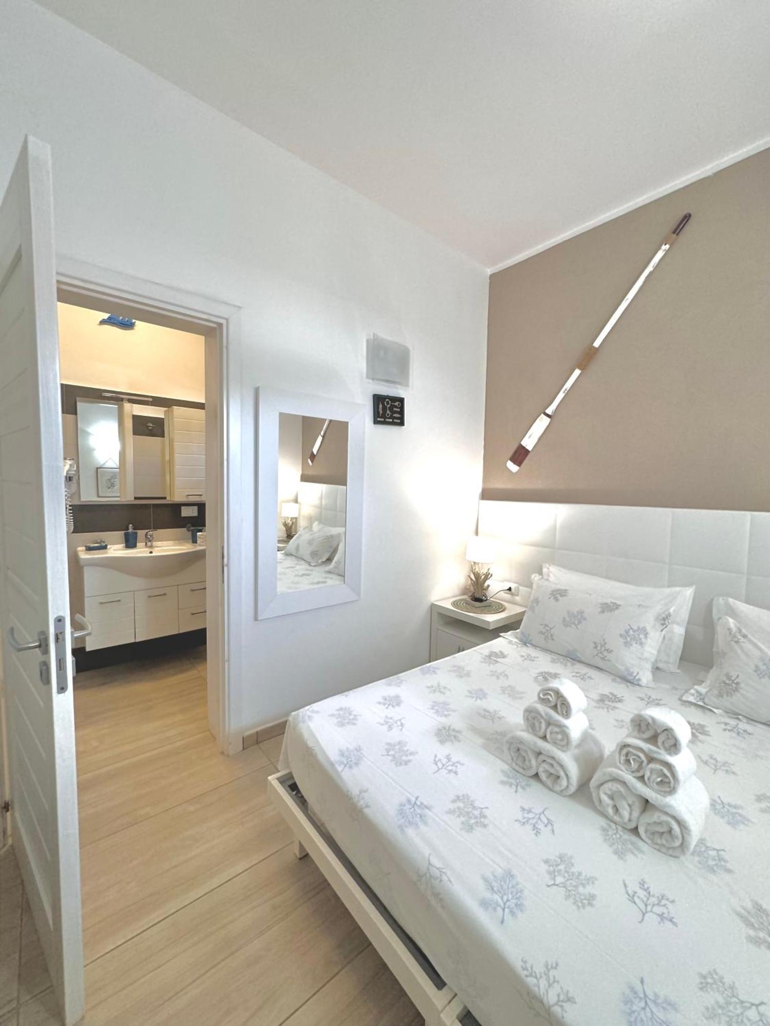 Aquarama Rooms & Apartments Torre Squillace Kültér fotó